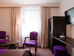 Theme Double Room Single Use - Daily Rate - AirCon available