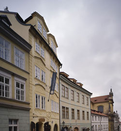 book Golden Wheel Hotel