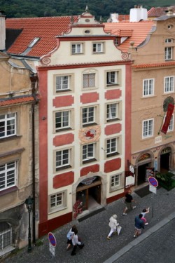 book Dum U Cerveneho lva (The House at the Red Lion)