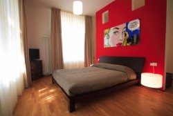 book MY HOUSE TRAVEL
