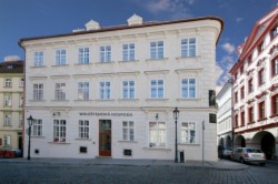 book Hotel Three Storks