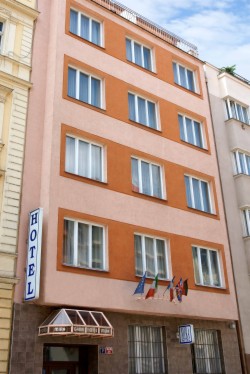 book Hotel Mira