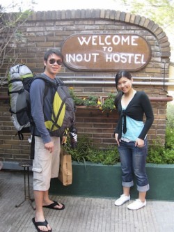 book Hostal In Out