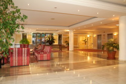 book Hotel Augusta Club