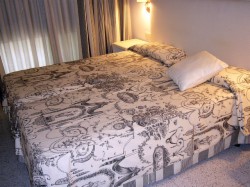 book Apartaments Sant Jordi Sagués