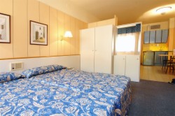 book Aparthotel Bonanova Suite