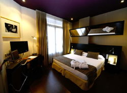 book Hotel Petit Palace Germanias
