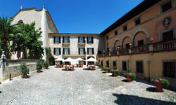 book Petit Hotel Cas Comte