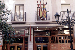 book Hotel Husa Via Romana