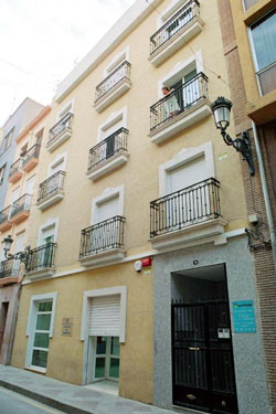 book Apartamentos Plaza Alicante