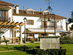 book Hotel Monumento y Apartamentos Pazo do Río