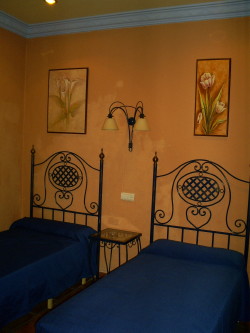 book Hostal Dalís