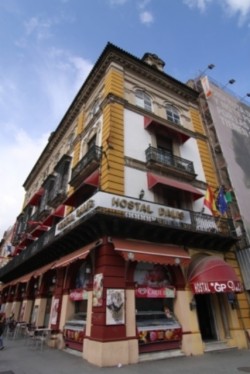 book Hostal Dalís