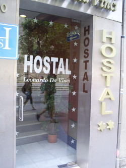 book Hostal Leonardo Da Vinci
