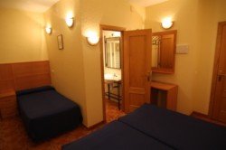 book Hostal Leonardo Da Vinci