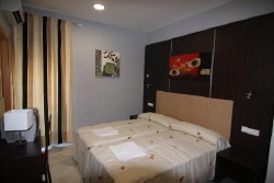 book Hostal Monet