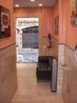 book Hostal Monet