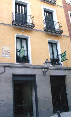 book Apartamentos La Escalinata