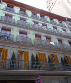 book Hostal La Fontana