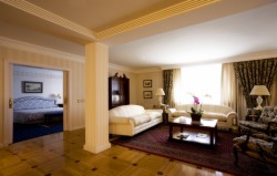book Gran Hotel Velazquez