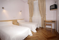book Hostal Maria Alcazar II