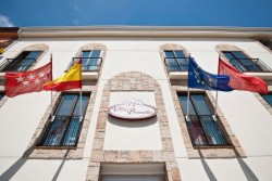book Hostal Villa Paracuellos