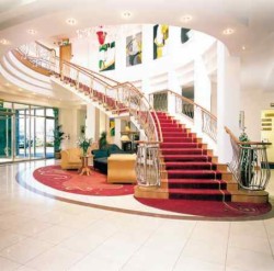 book Red Cow Moran Hotel