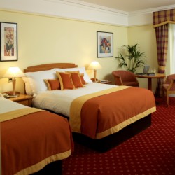 book Red Cow Moran Hotel