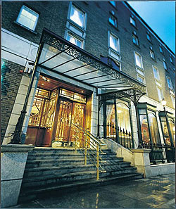 book O'Callaghan Mont Clare Hotel