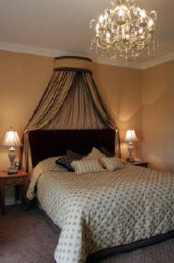 book Clanard Court Hotel