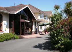 book Cedar Lodge