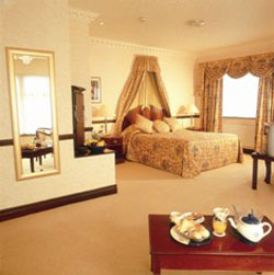 book Seven Oaks Hotel