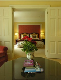 book Ross Lake House Hotel