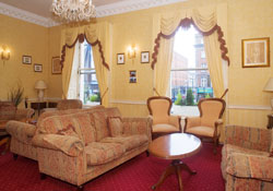 Lynams Hotel photo 2
