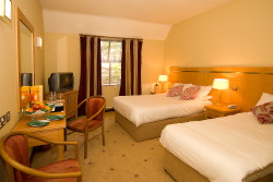book Queens Hotel