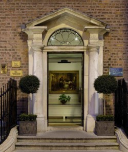 book Merrion Hotel