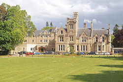 book Newton Hotel